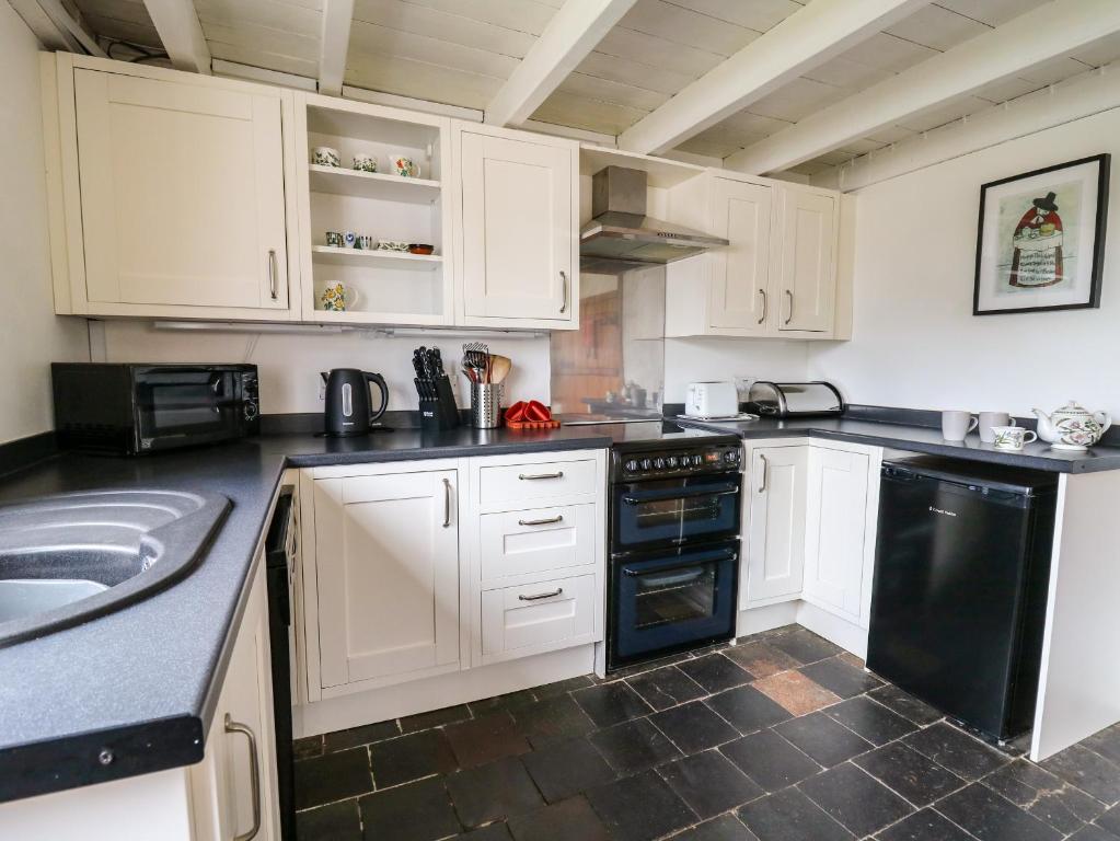 Panteg Cottage, Newport photo 7