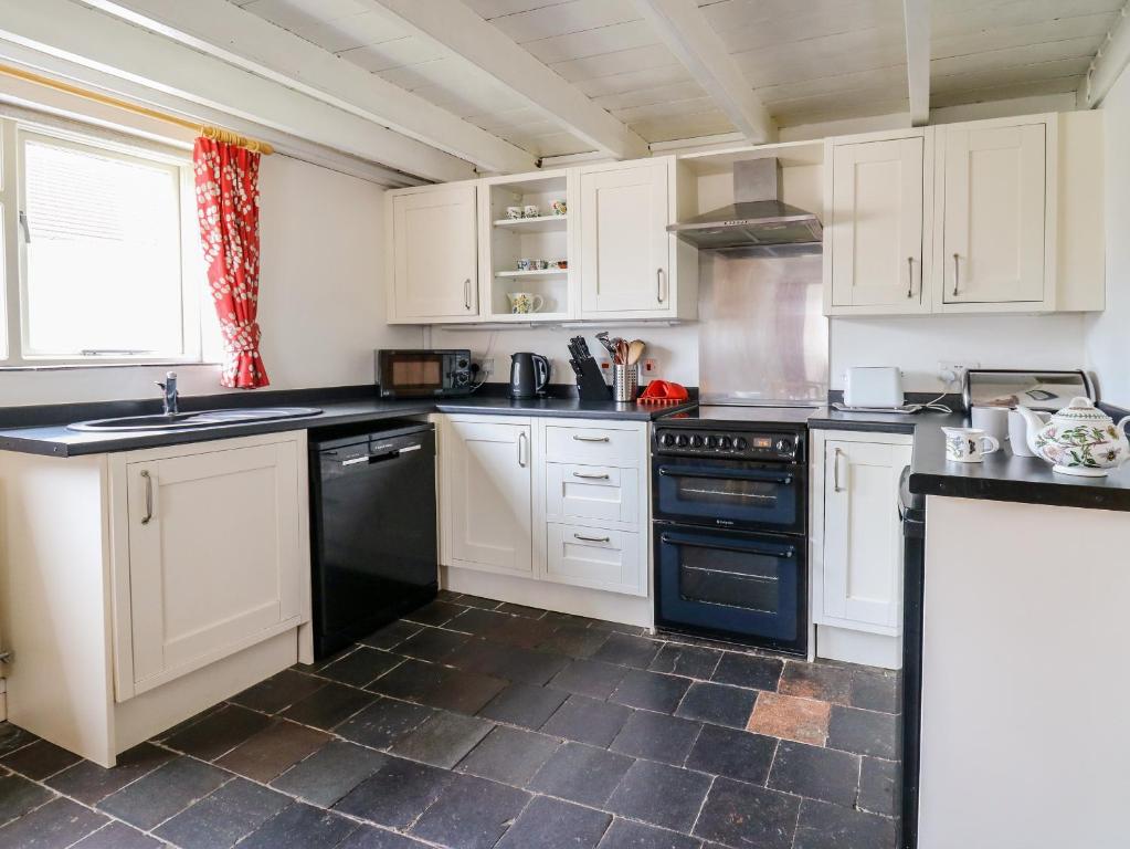 Panteg Cottage, Newport photo 3