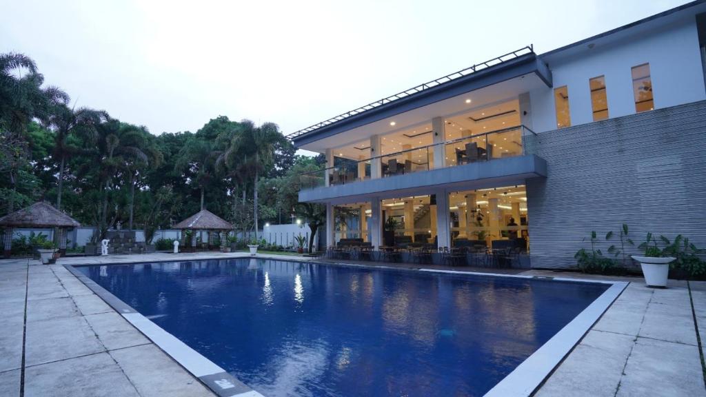 グランド アルジュナ ホテル (Grand Arjuna Hotel)