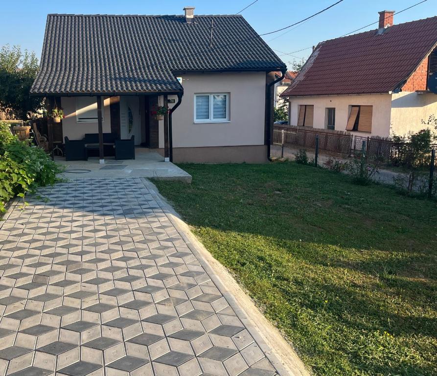 Tea i Una, Aranđelovac