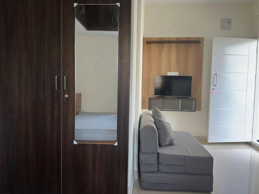 Compact Studio in Haralur Near HSR 4th Floor 401, Bengalúr