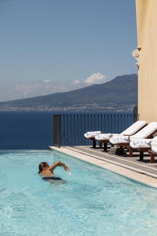 スイミングプール