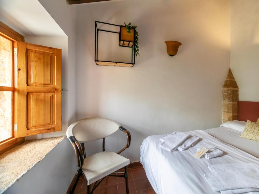Petit Hotel Hostatgeria La Victoria — Hotel rooms in Alcudia, Balearic Islands