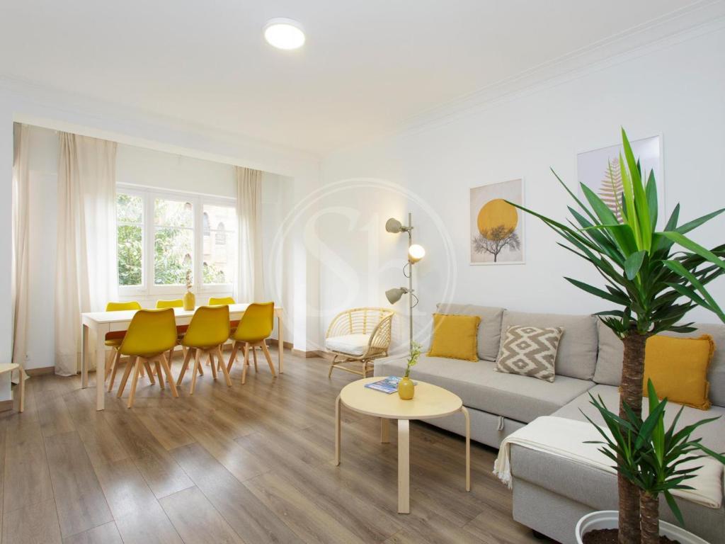 Design Monumental Apartment, Barcelona