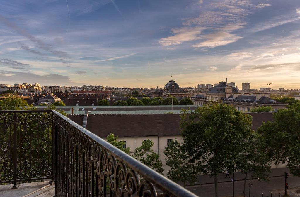 Paris Hotel La Comtesse Additional