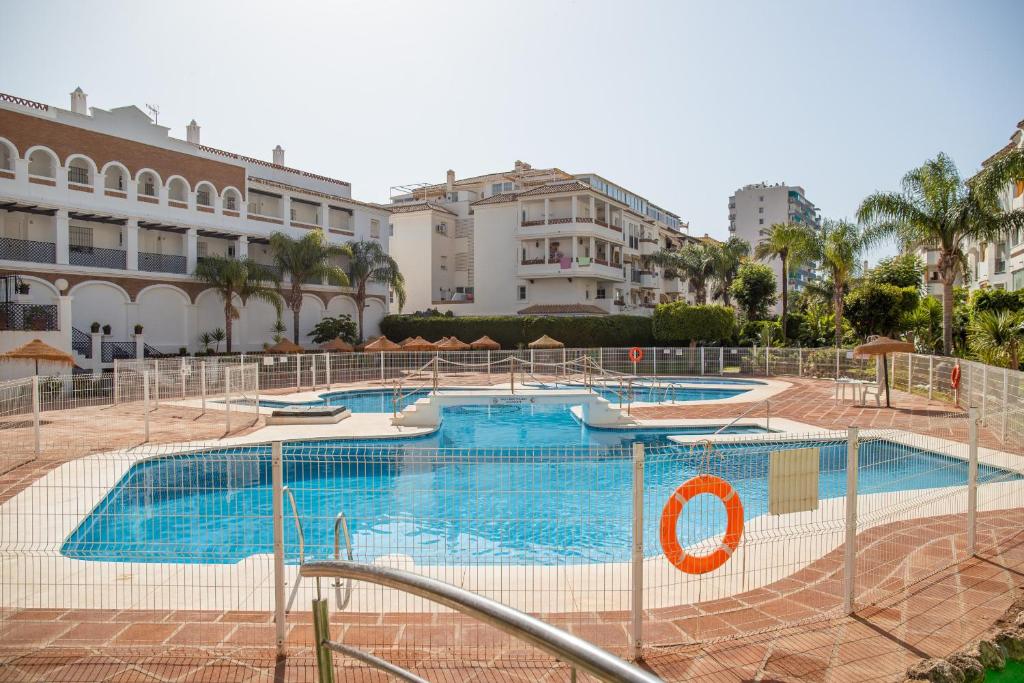 C19 Sunny Apartment with Pool and Terrace, Benalmádena