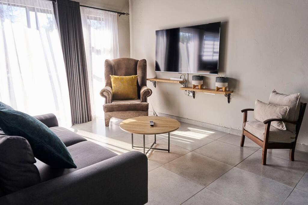 Lux apt 5min to Sandton 17, Johannesburg