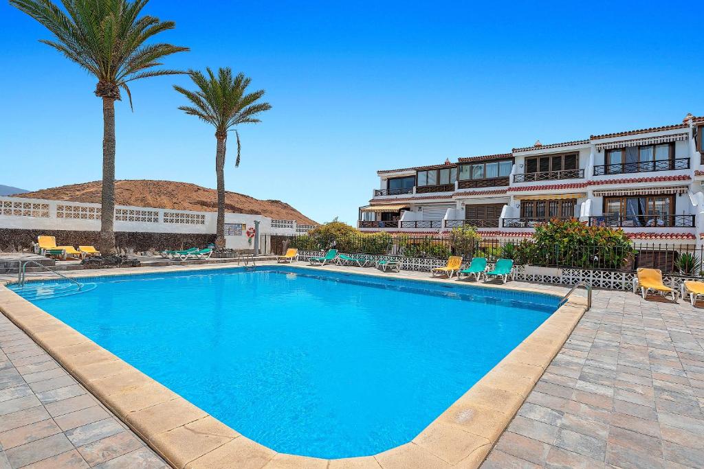 Sasha Tenerife, Costa del Silencio