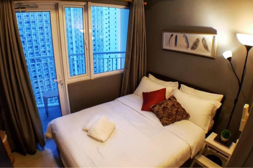 HOMEY MAKATI CONDO UNIT with NETFLIX, Manila
