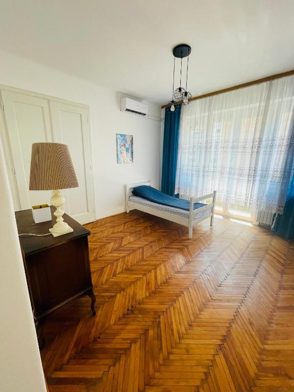 Retro Style Apartment - 2