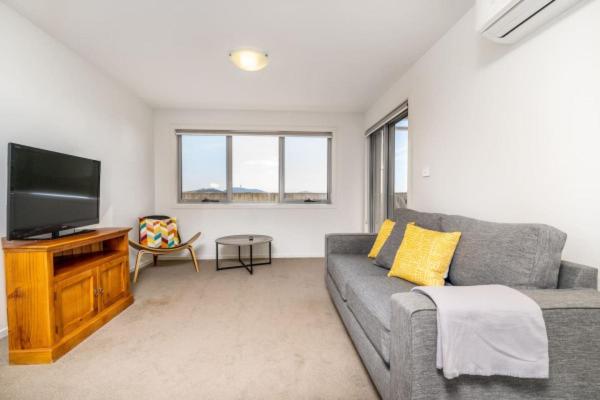 Relaxing 2BR Apt in North Point Complex - Hosted by Canstay, Weston Creek