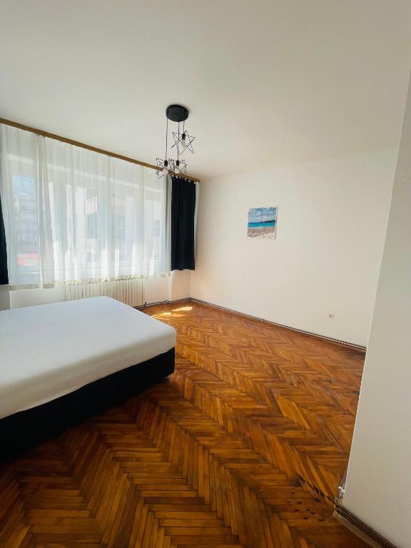 Retro Style Apartment - 5