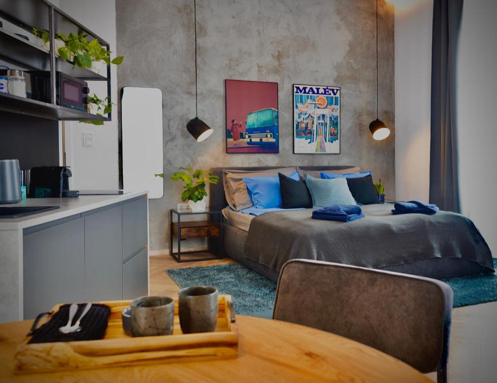 Lujza B Studio 43, Budapest