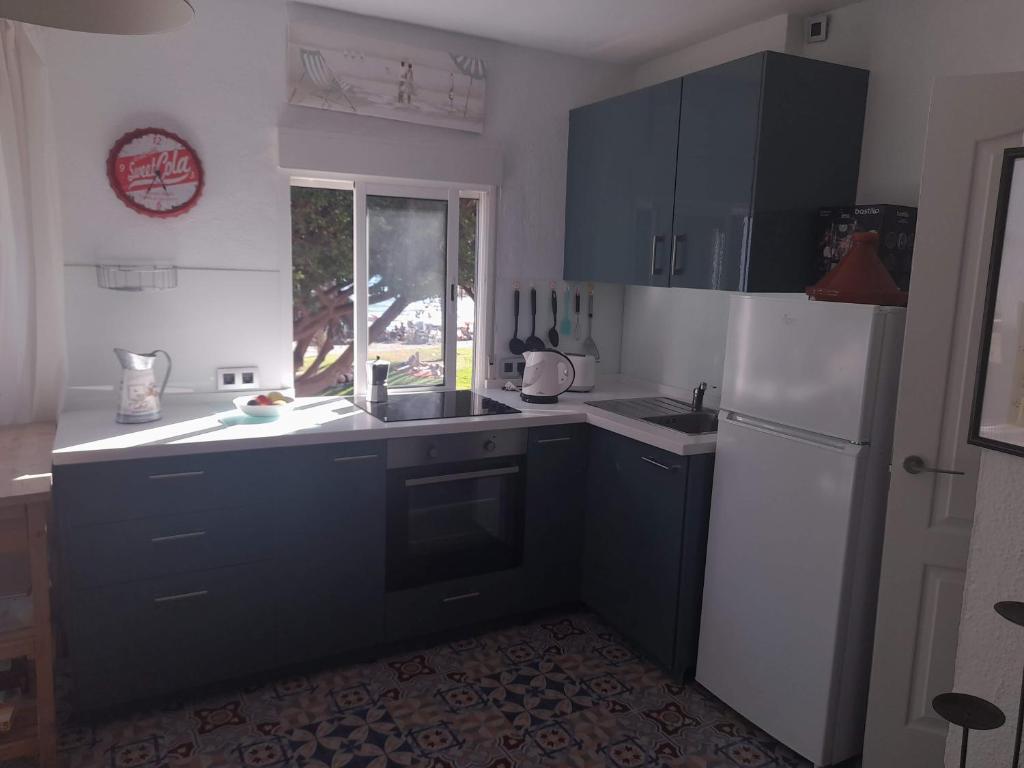 BEACHFRONT APARTMENT with TERRACE 1ST LINE - 5