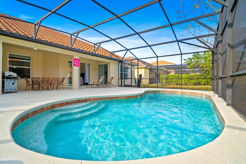 4096 Oaktree Drive, Davenport