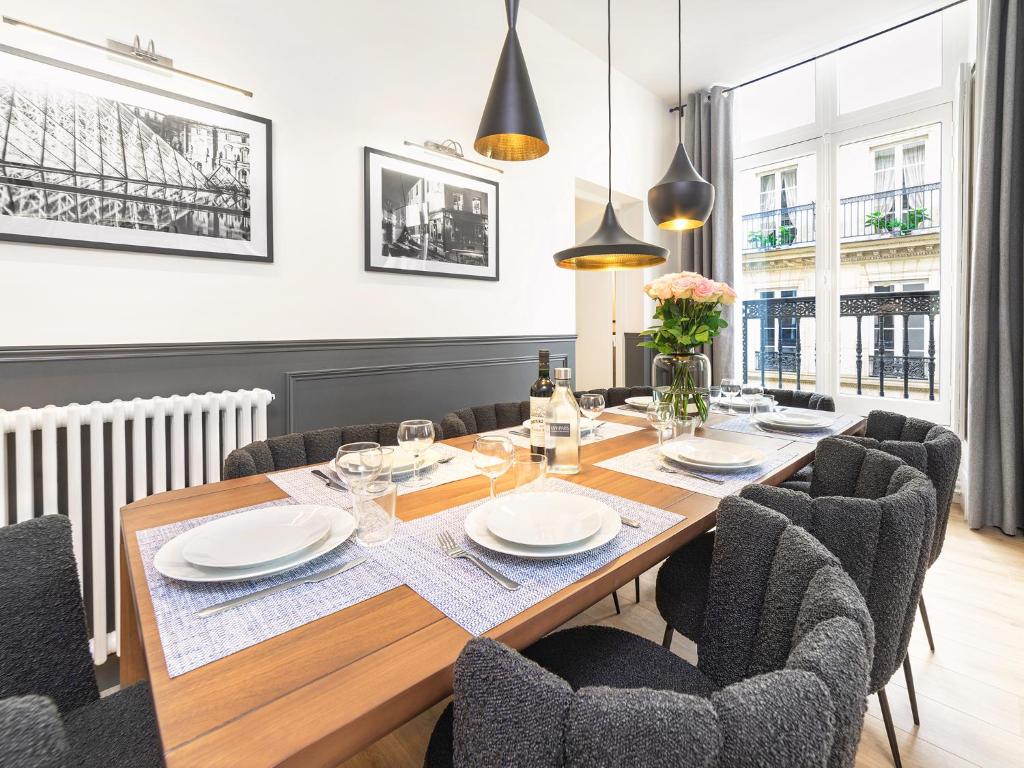 LivinParis - Luxury AC 3 Bedrooms Le Louvre II - 2