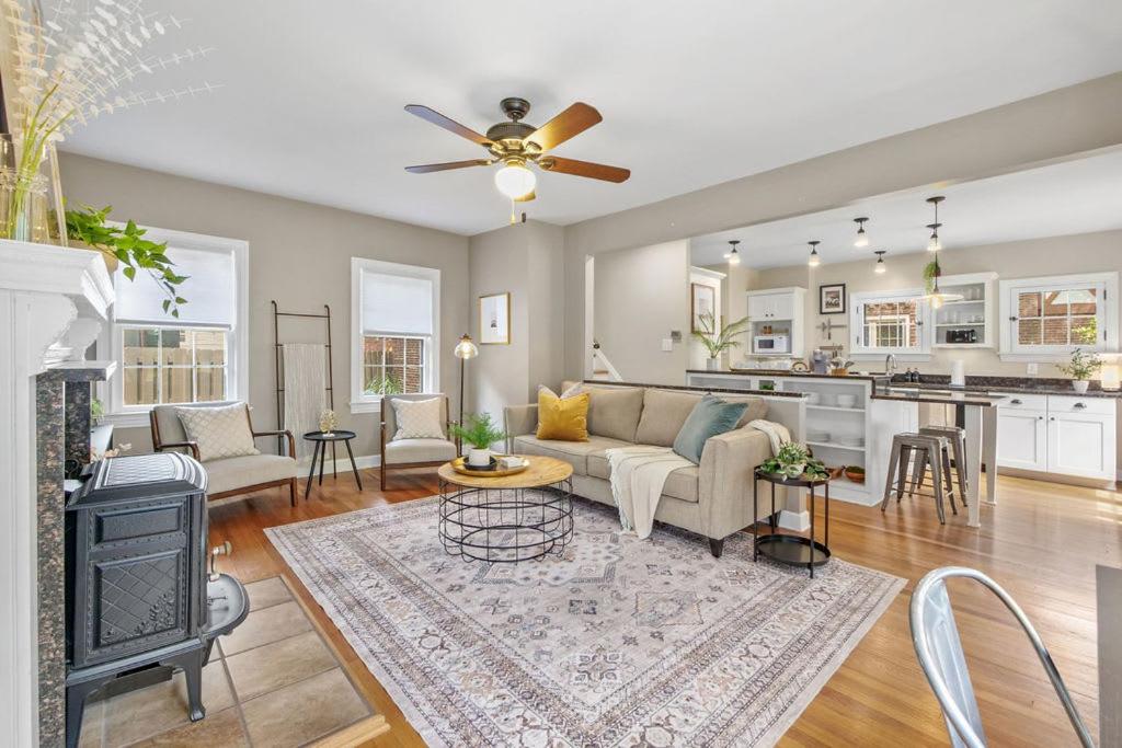 The Knocking Bird- Mins to CLE Clinic, Cleveland Heights