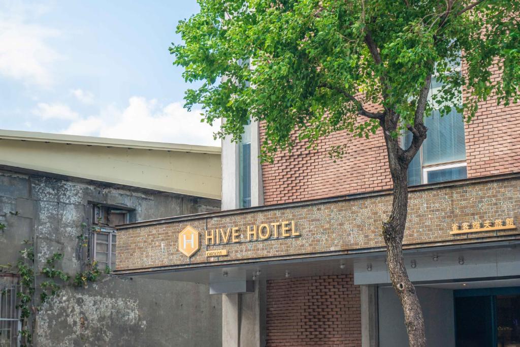 CHECK inn HIVE, Luodong