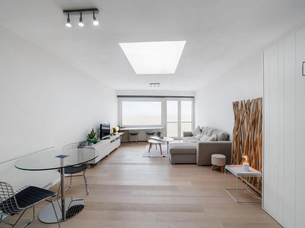 Attractive studio with a sea-view, Blankenberge