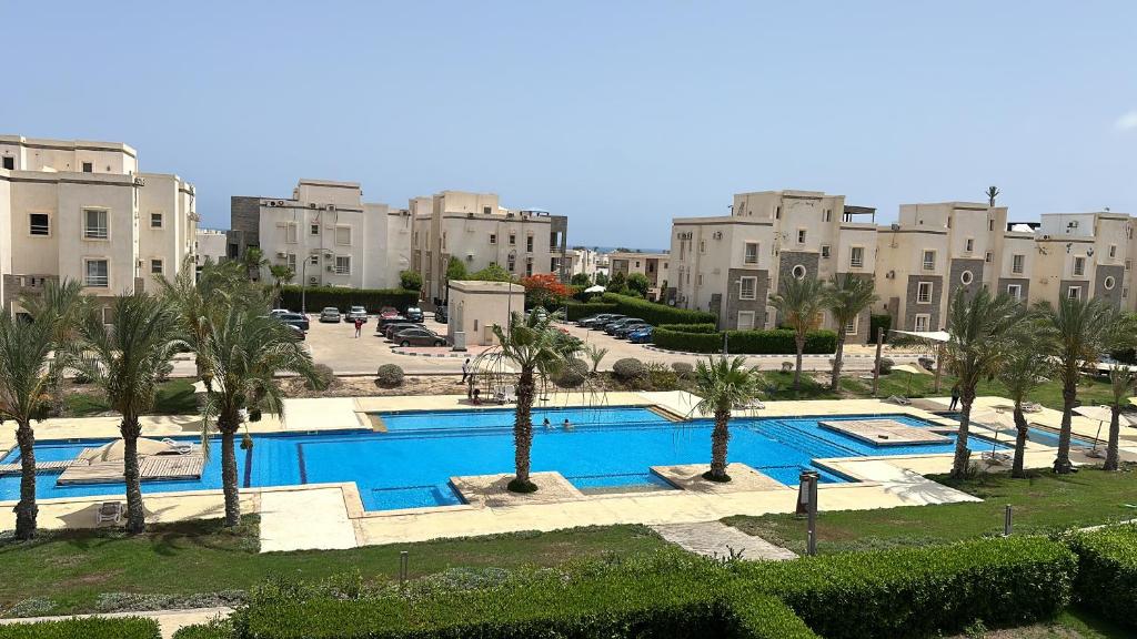 Private chalet in Amwaj north coast 2 bed room and 2 bath امواج الساحل الشمالي شاليه غرفتين واتنين حمام مفروش ومكيف بالكامل, El Alamein