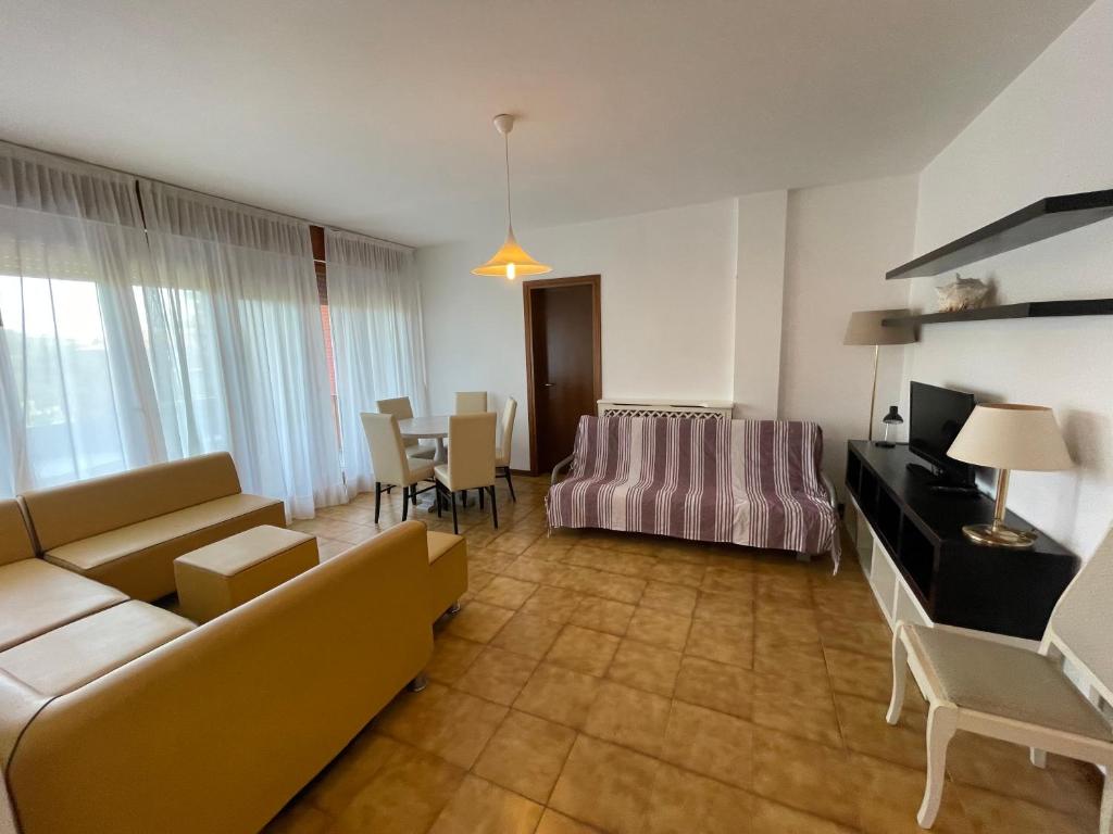 Residence Triangolo Trilocale con terrazzo vista mare parziale - Agenzia Cocal - 2