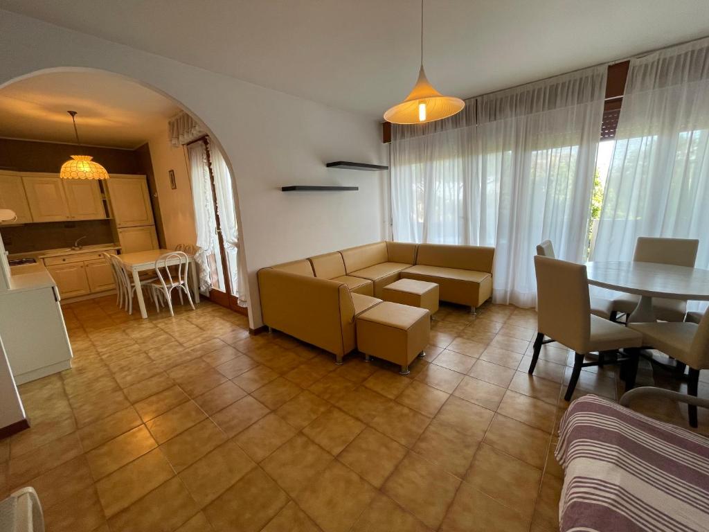 Residence Triangolo Trilocale con terrazzo vista mare parziale - Agenzia Cocal - 4