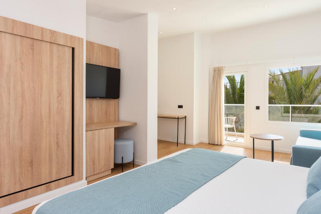 Hotel Palia Tropico Playa — Palma Nova, Balearic Islands
