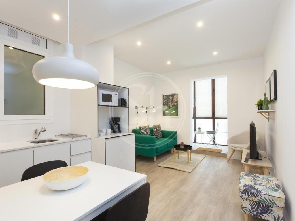 Wonderful apartment for 6, Barcelona