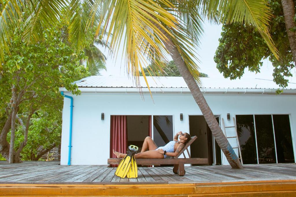 Shallow Lagoon Sunset, Rasdu