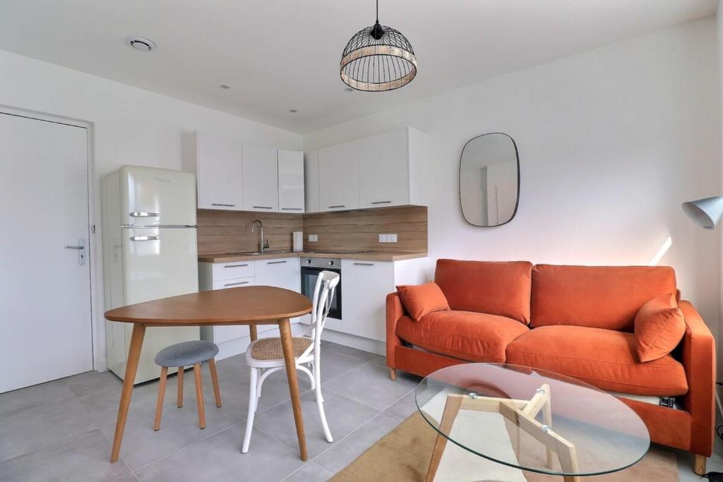 Les Mimosas - T2 Ground Floor Apartment - Villeurbanne, Villeurbanne