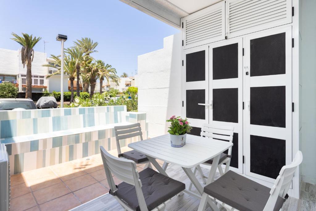 Home2Book Cozy Pool & Terrace Apartment, Arona - 2