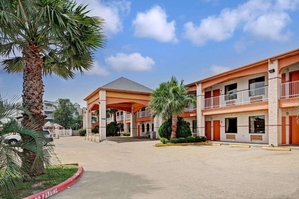 Super 8 by Wyndham Galveston, Galveston