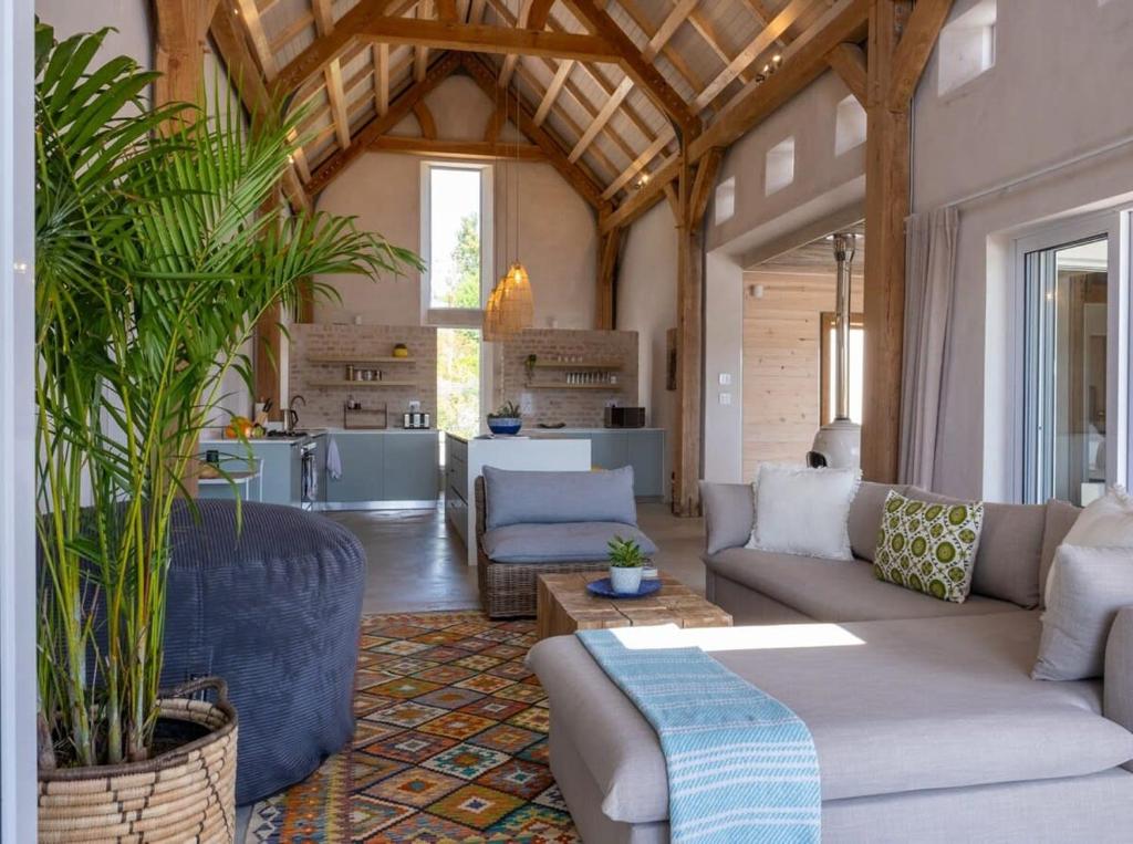 Spacious Post-and-Beam Marvel in quiet McGregor, McGregor