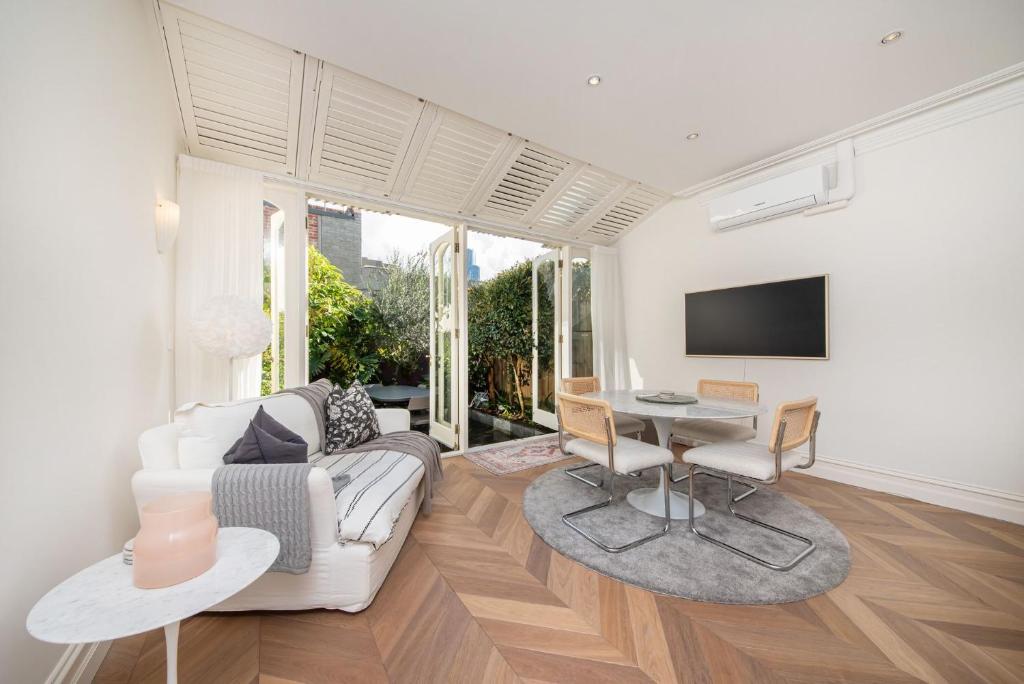 Hazel - the perfect escape in Hawksburn, Melbourne