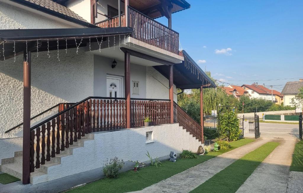 Amazing Home In Velika Mlaka With Wifi, Velika Mlaka