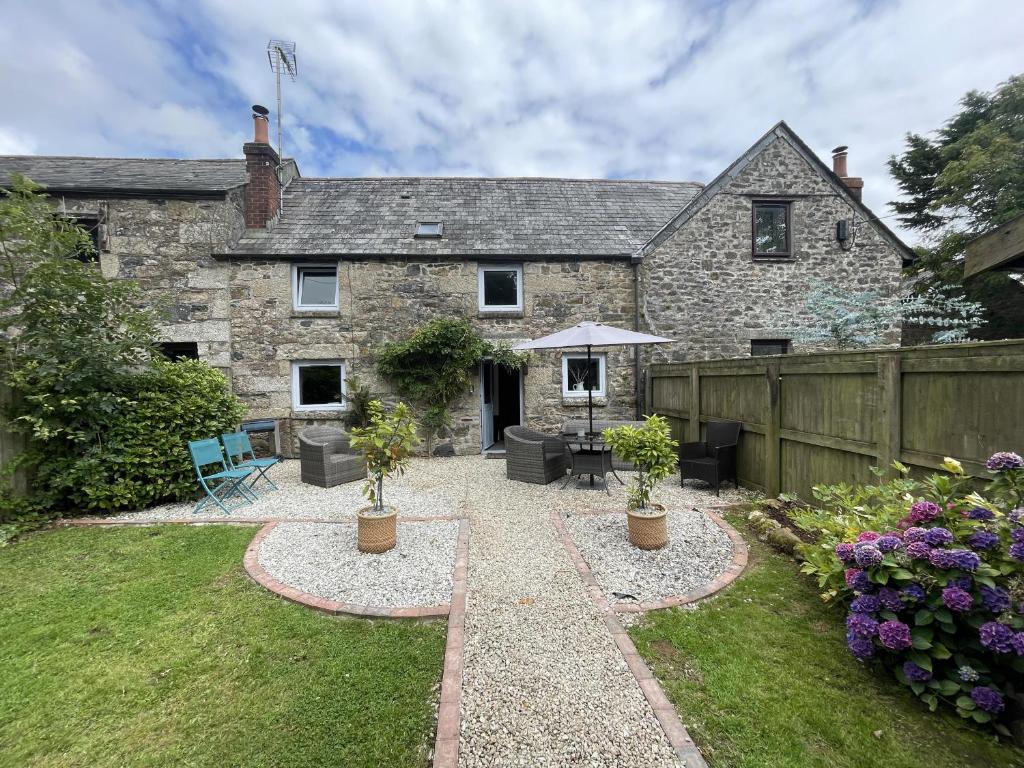 Beautiful Character Cottage - with Hot Tub, Bodmin