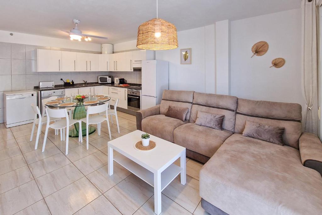 4 Bedrooms Ocean View Amarilla Golf - 5
