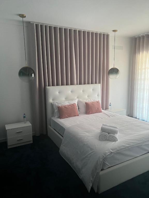 White Guest, Fátima