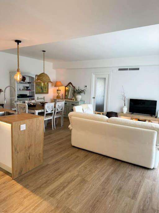 Increíble piso a pocos metros del mar con piscina, Denia