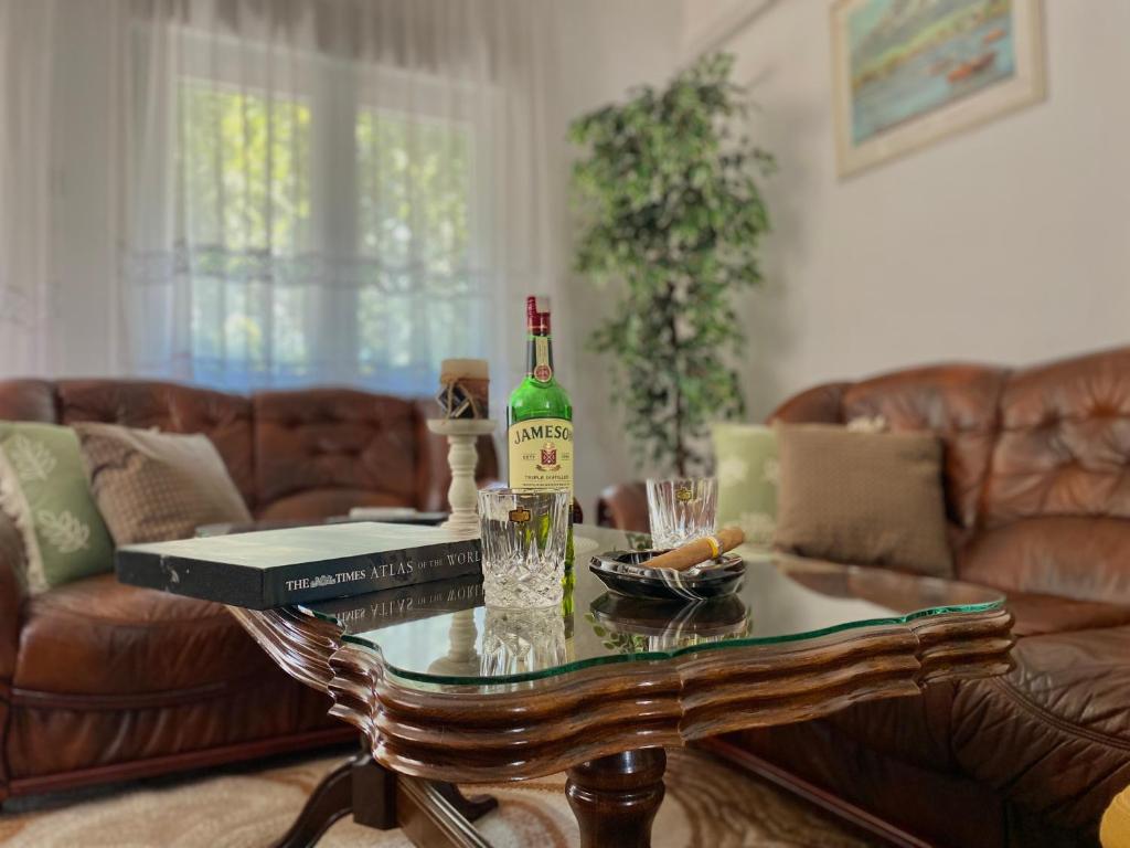 Vintage Apartment - 1