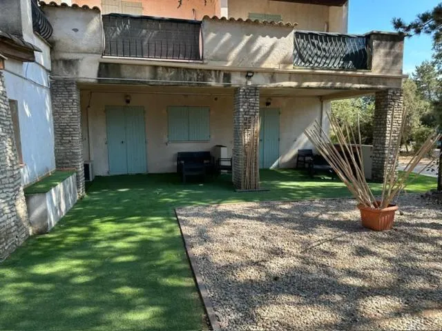 L'hôtel du Bastier，位于Ginasservis的酒店