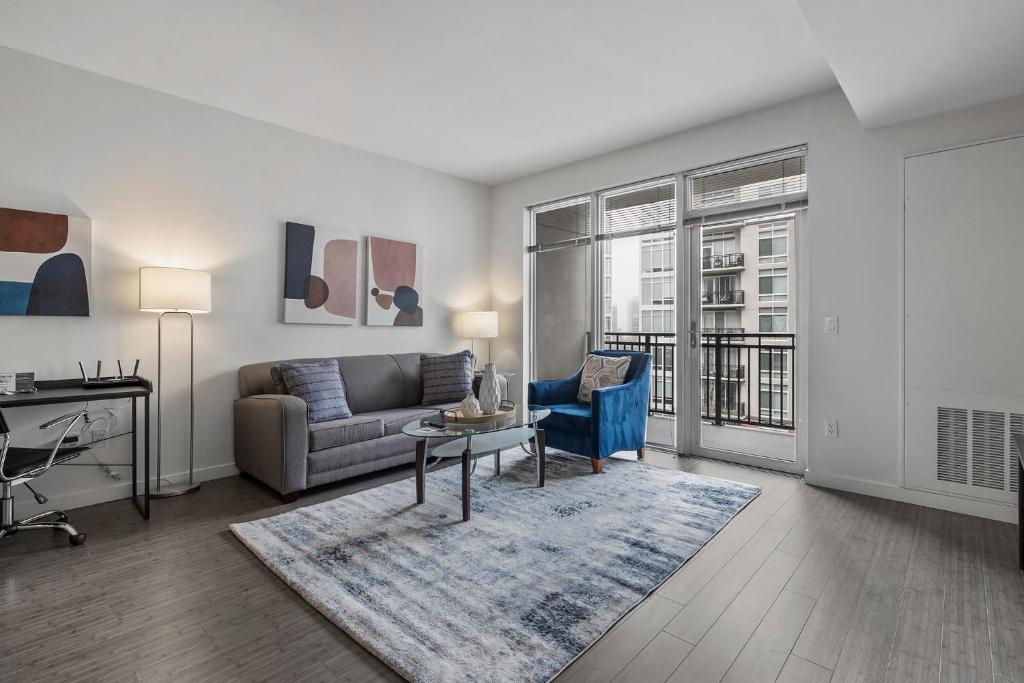 Luxury Apt In Harbor Point with Balcony, Stamford