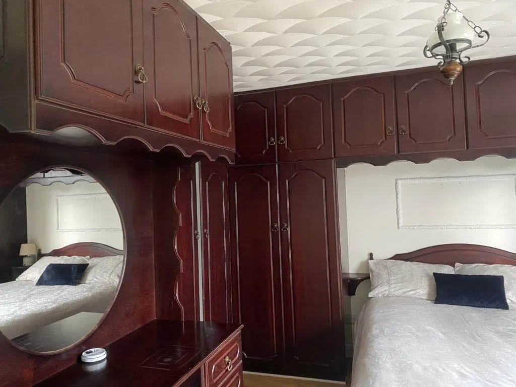 Room with a double bed to rent, hotel em Carran