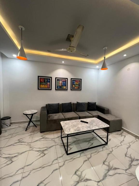 The Cozy 2BR APT at Gulshan Iqbal 13-E, Karáčí