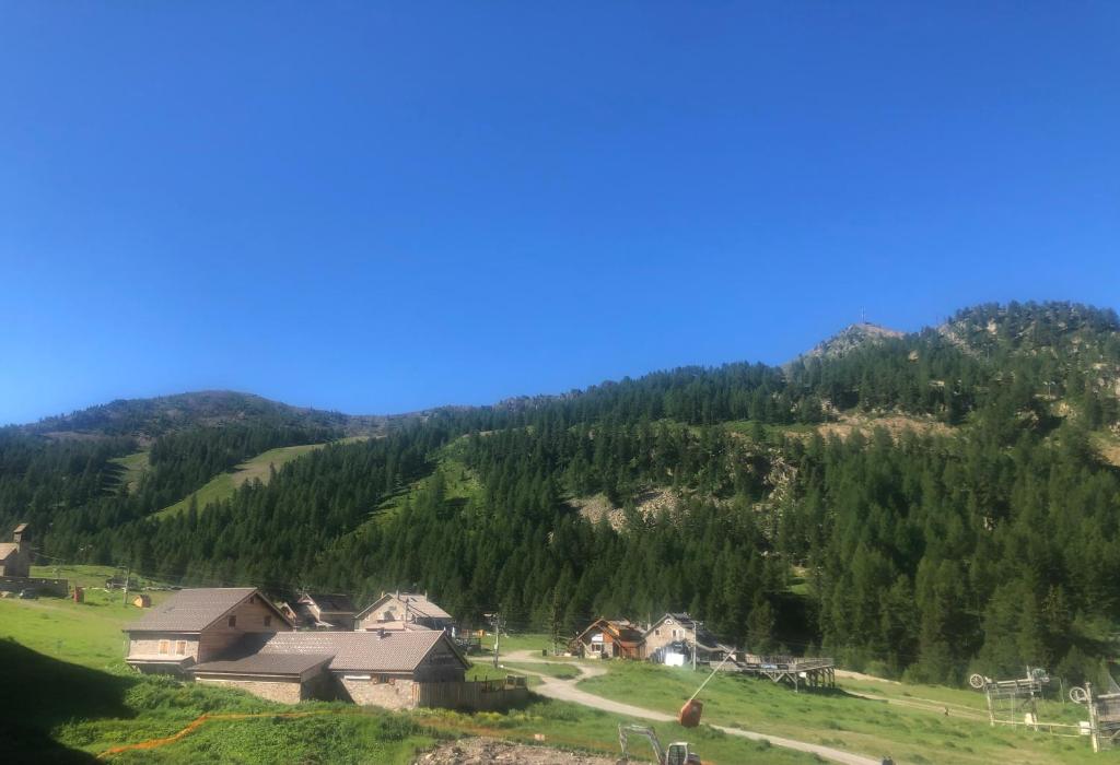 Chaleureux 3 pièces 50m² plein sud avec grande terrasse au pied des pistes à Isola 2000 - 3