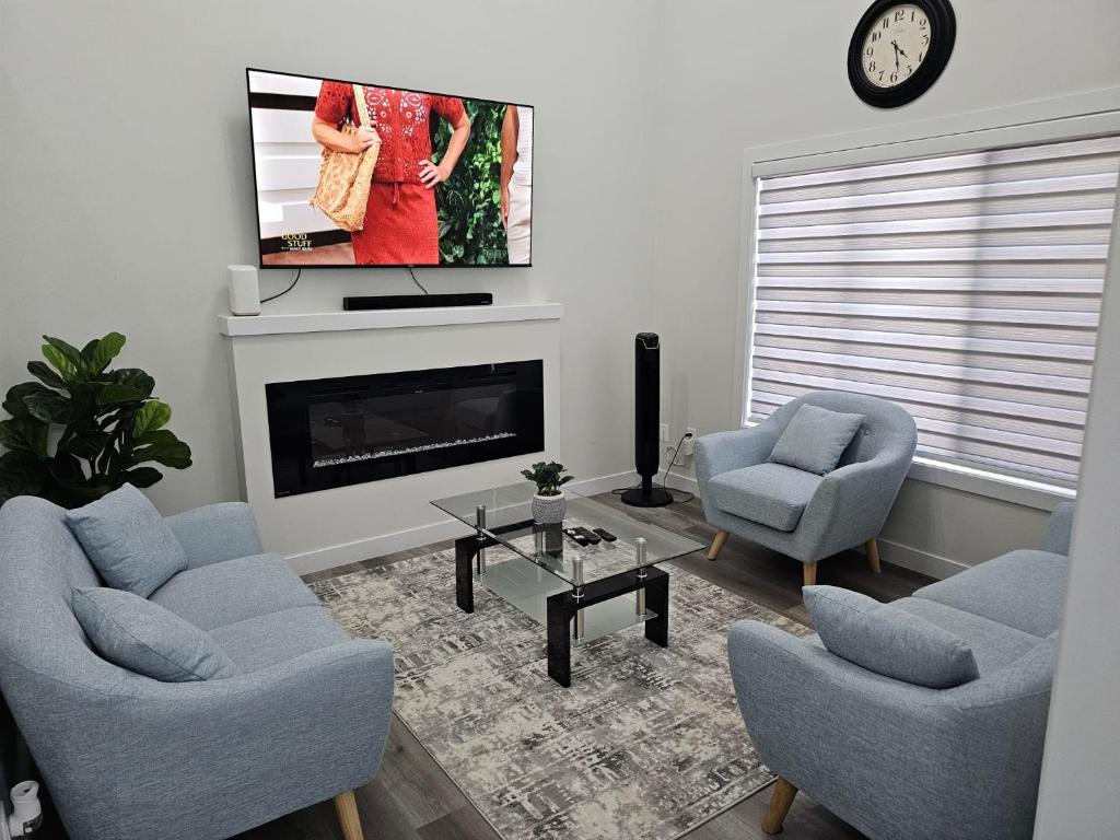 Sleek Home in Trendy Community at SW, Edmonton, Edmonton