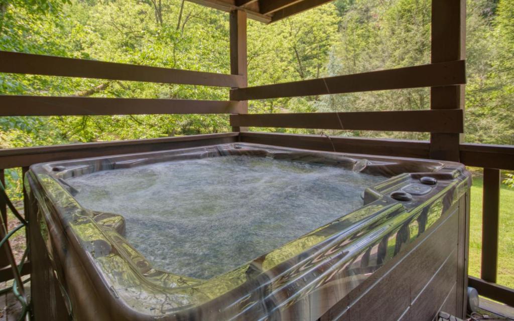 Cabin In The Stream, Sevierville