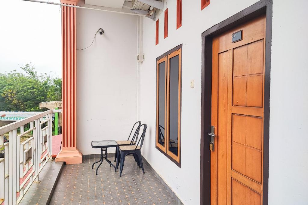 1. RedDoorz..