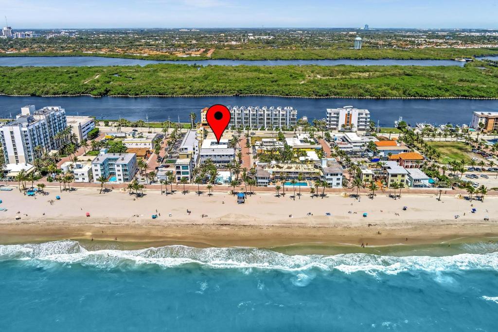 Beachfront & Pool Access Unit W 2 Queen Beds, Hollywood