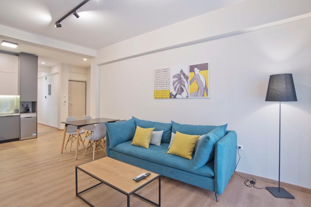 Athenian Escape 2BR, 2BA, Stylish Fully Reno Apt, Athen